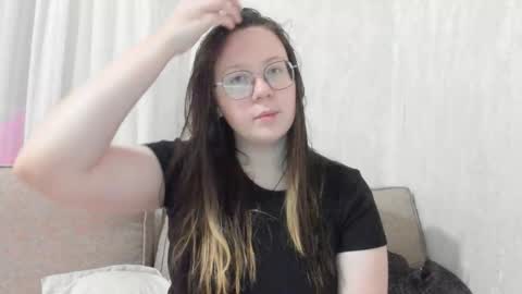 Snapshot of lily_cheys chatting on January 2026 01:29:01 AM Lily Chays online show from January 2026 01:29:01 AM