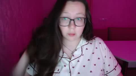 Snapshot of lily_cheys chatting on July 2026 06:18:02 PM Lily Chays online show from July 2026 06:18:02 PM