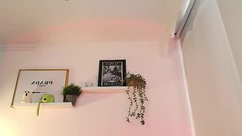 just lily online show from November 2025 08:29:01 PM