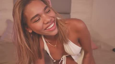 Lily Miiller online show from December 2025 08:47:01 PM