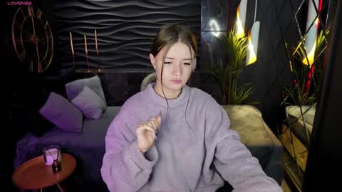 Snapshot of lily_moonlight chatting on December 2024 07:45:02 AM Lily online show from December 2024 07:45:02 AM