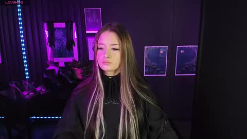 Snapshot of lily_moonlight chatting on February 2025 01:55:01 PM Lily online show from February 2025 01:55:01 PM