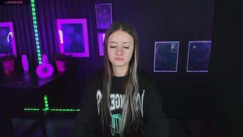 Snapshot of lily_moonlight chatting on March 2025 08:16:01 AM Lily online show from March 2025 08:16:01 AM