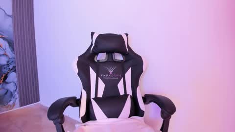 Snapshot of lily_phillips_ chatting on February 2026 03:25:02 AM lily online show from February 2026 03:25:02 AM