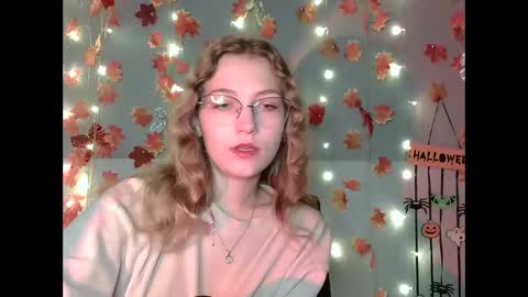 small lily online show from October 2025 06:25:01 AM