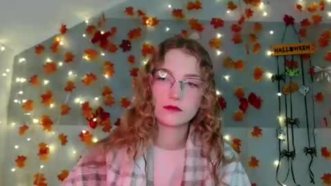 small lily online show from November 2025 07:10:02 AM