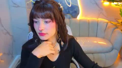 Snapshot of lily_tx chatting on June 2026 12:33:01 PM Follow me.. Live 730 to 1400 online show from June 2026 12:33:01 PM