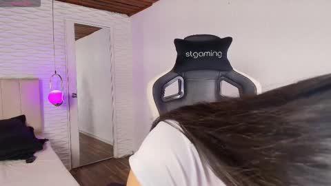 lily_waist online show from October 2025 11:08:02 AM