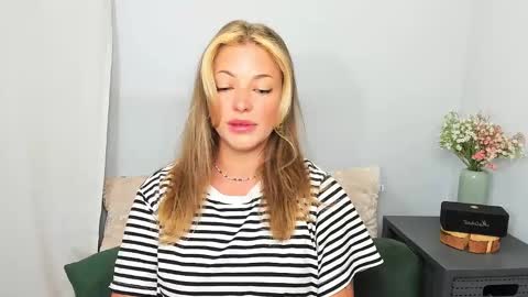 Lily online show from May 2026 04:20:02 AM