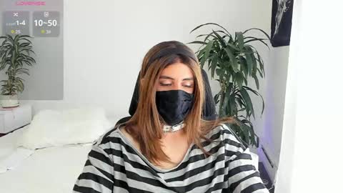 Snapshot of lilyreina chatting on March 2026 06:12:01 PM Lily Reina online show from March 2026 06:12:01 PM