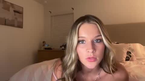 lilysummers21208 online show from April 2026 01:33:01 AM