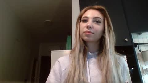 Snapshot of lilysweetgirl chatting on December 2025 06:05:02 PM Lily online show from December 2025 06:05:02 PM