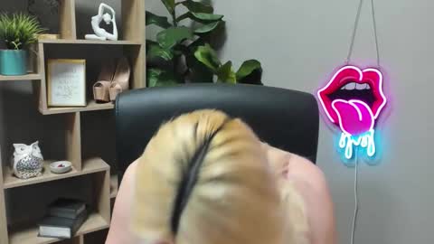 Lily online show from March 2026 07:25:02 AM