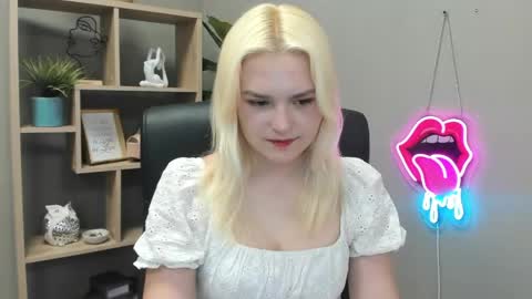 Lily online show from May 2026 07:06:02 AM