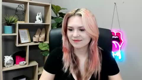 Snapshot of lilysweetxo chatting on July 2026 06:41:01 AM Lily online show from July 2026 06:41:01 AM