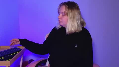 lime cat online show from September 2025 12:05:01 AM