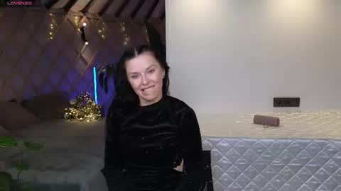 Snapshot of lina_flore chatting on June 2026 09:17:01 PM lina_flore online show from June 2026 09:17:01 PM