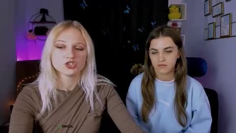 lina_fox12 online show from September 2025 12:43:02 PM