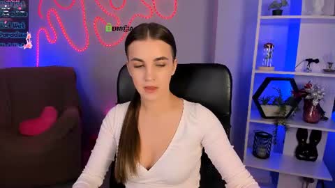 lina_fox12 online show from July 2026 12:30:01 PM