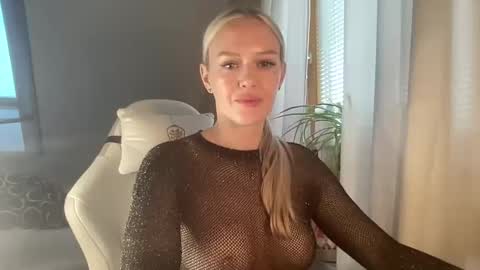 lina_frost online show from December 2025 12:01:02 PM