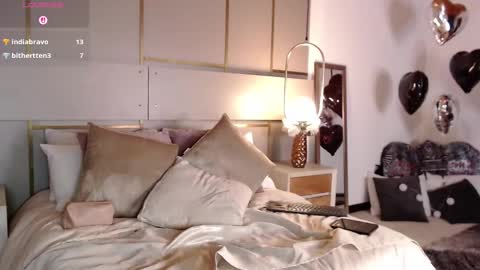 Snapshot of lina_montclair chatting on October 2025 10:31:01 PM Lina online show from October 2025 10:31:01 PM