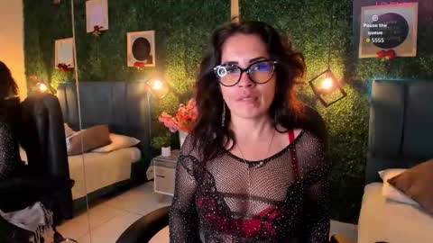 Lina  online show from September 2025 11:58:01 AM