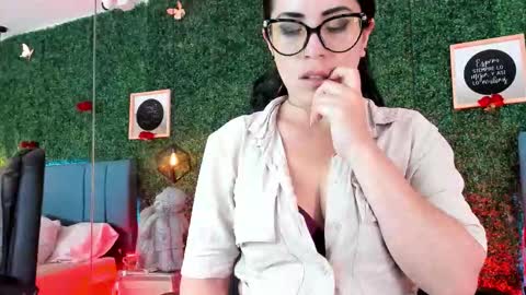 Lina  online show from February 2026 11:43:02 AM