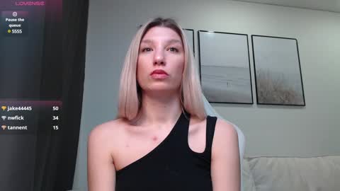 Lina online show from December 2024 12:40:02 PM