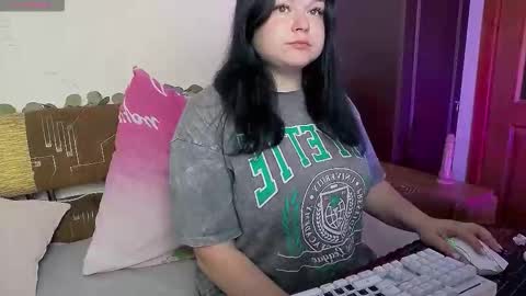 Lina online show from September 2025 05:42:01 AM