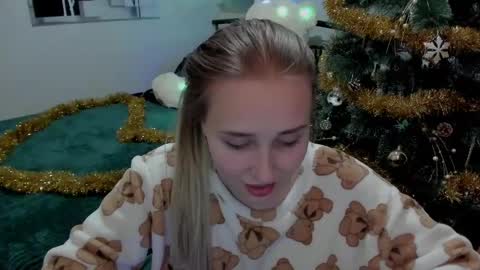 Lina online show from December 2024 12:03:02 AM