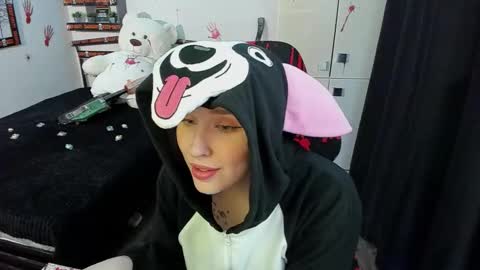 Lina online show from October 2025 09:49:02 PM