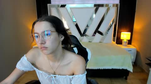  Linda  online show from January 2026 06:31:01 PM