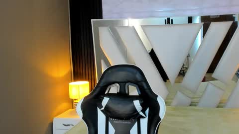  Linda  online show from February 2026 06:06:01 PM