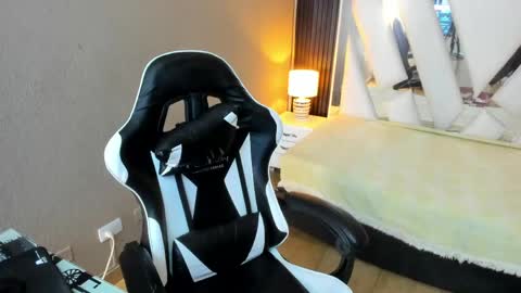  Linda  online show from May 2026 06:50:01 PM