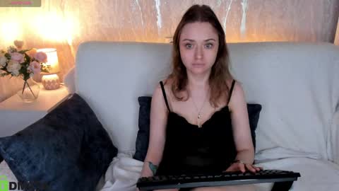 Snapshot of linda__bryant chatting on April 2026 06:19:01 AM Linda GMT2 Mon Tu Fri Sa Su 0300am-1000 am online show from April 2026 06:19:01 AM