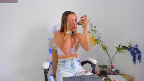 Snapshot of linda_crawford1 chatting on February 2025 05:07:02 PM Linda online show from February 2025 05:07:02 PM