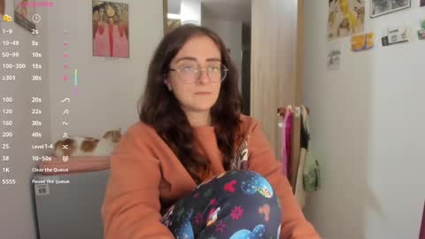 Giggles  online show from March 2026 03:23:02 AM