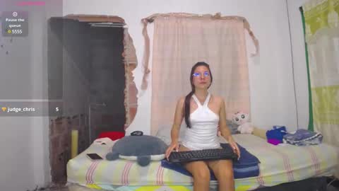 Snapshot of linda_naomi chatting on January 2025 12:33:01 AM naomi online show from January 2025 12:33:01 AM