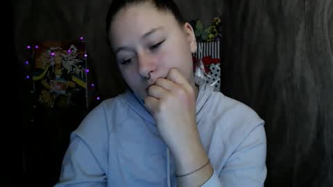 Snapshot of linda_s_ chatting on November 2025 04:18:02 PM Linda online show from November 2025 04:18:02 PM