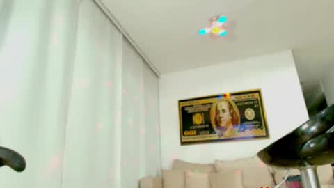 Snapshot of linda_xx90 chatting on January 2025 04:16:02 AM LAURA RAMIREZ online show from January 2025 04:16:02 AM