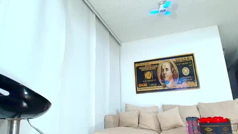 Snapshot of linda_xx90 chatting on March 2025 04:51:02 AM LAURA RAMIREZ online show from March 2025 04:51:02 AM