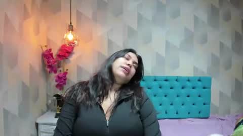 Snapshot of lindabreexlove chatting on June 2026 02:18:02 PM online show from June 2026 02:18:02 PM