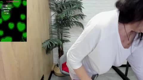 Linda online show from October 2025 05:21:02 AM