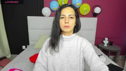 Snapshot of lindainsatiable chatting on October 2025 12:51:01 AM Linda online show from October 2025 12:51:01 AM