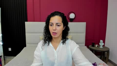 Snapshot of lindainsatiable chatting on October 2025 01:41:02 AM Linda online show from October 2025 01:41:02 AM