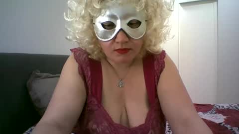 Snapshot of lindaxsmile chatting on February 2025 09:57:01 PM LindaXSmile online show from February 2025 09:57:01 PM