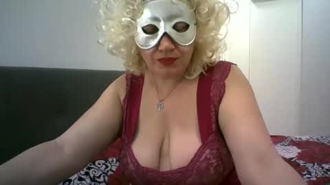 Snapshot of lindaxsmile chatting on February 2025 01:00:01 AM LindaXSmile online show from February 2025 01:00:01 AM