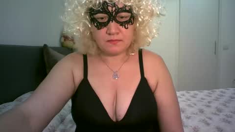 Snapshot of lindaxsmile chatting on February 2025 07:54:02 PM LindaXSmile online show from February 2025 07:54:02 PM