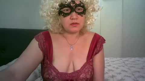 Snapshot of lindaxsmile chatting on February 2025 12:19:01 AM LindaXSmile online show from February 2025 12:19:01 AM