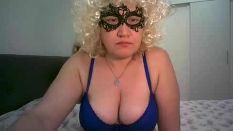 Snapshot of lindaxsmile chatting on February 2025 08:25:01 PM LindaXSmile online show from February 2025 08:25:01 PM